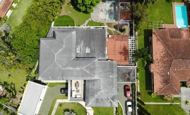 Venta de Casa con Piscina  en Altos del Golf