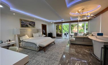 Venta de Casa con Piscina  en Altos del Golf