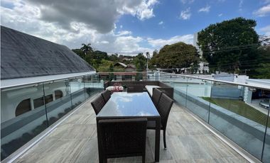 Venta de Casa con Piscina  en Altos del Golf