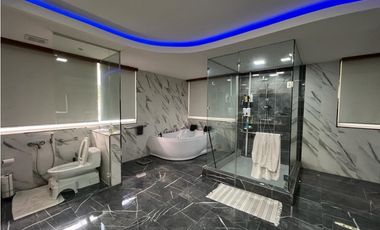 Venta de Casa con Piscina  en Altos del Golf