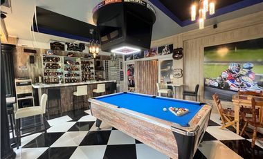 Venta de Casa con Piscina  en Altos del Golf