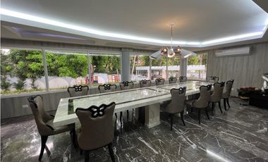 Venta de Casa con Piscina  en Altos del Golf