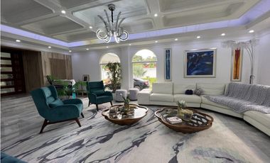 Venta de Casa con Piscina  en Altos del Golf