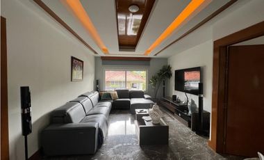 Venta de Casa con Piscina  en Altos del Golf