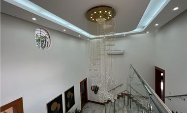 Venta de Casa con Piscina  en Altos del Golf