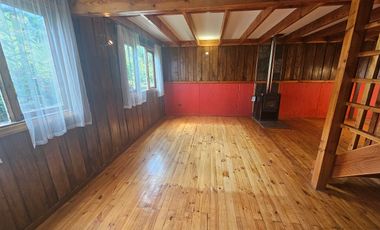 CASA ASILADA DE 3 PISOS EN LOS MOLINOS