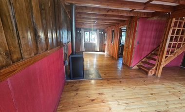 CASA ASILADA DE 3 PISOS EN LOS MOLINOS