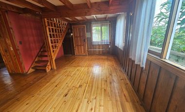 CASA ASILADA DE 3 PISOS EN LOS MOLINOS