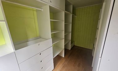 CASA ASILADA DE 3 PISOS EN LOS MOLINOS