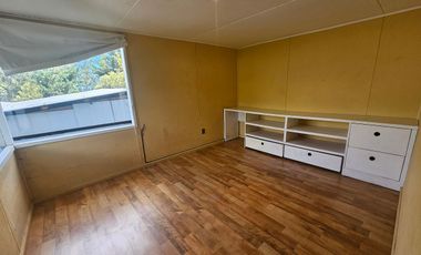 CASA ASILADA DE 3 PISOS EN LOS MOLINOS