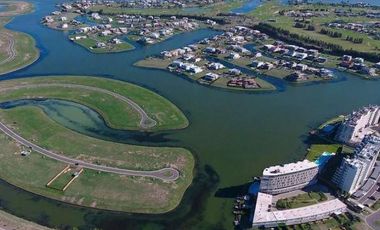Lote en venta al lago central en Virazon, Nordelta