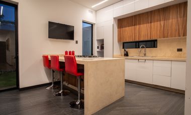 Casa en venta en Lomas de Angelópolis II, excelente ubicación!