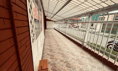 casa en arriendo en modelia. Cod A21678