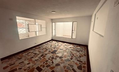 casa en arriendo en modelia. Cod A21678