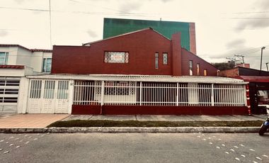 casa en arriendo en modelia. Cod A21678