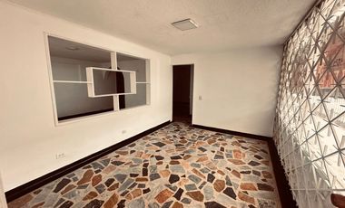 casa en arriendo en modelia. Cod A21678