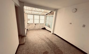 casa en arriendo en modelia. Cod A21678