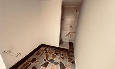 casa en arriendo en modelia. Cod A21678