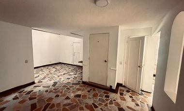 casa en arriendo en modelia. Cod A21678