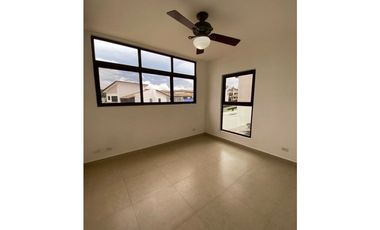 Se Alquila duplex,  Semi amoblada, Costa Verde