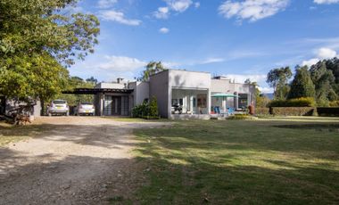 Cajica Hermosa Casa con Vista Verde y Terraza