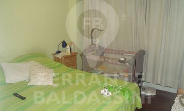 BURZACO DEPTO DE 3 AMB EN 1ER PISO. EXCELENTE UBICACION S/AV.HIPOLITO IRIGOYEN. A POCAS CDRAS ESTAC.BURZACO.LINEAS COLECTIVO X ESQUINA: CAÑUELAS, 501,