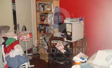 BURZACO DEPTO DE 3 AMB EN 1ER PISO. EXCELENTE UBICACION S/AV.HIPOLITO IRIGOYEN. A POCAS CDRAS ESTAC.BURZACO.LINEAS COLECTIVO X ESQUINA: CAÑUELAS, 501,