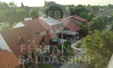 BURZACO DEPTO DE 3 AMB EN 1ER PISO. EXCELENTE UBICACION S/AV.HIPOLITO IRIGOYEN. A POCAS CDRAS ESTAC.BURZACO.LINEAS COLECTIVO X ESQUINA: CAÑUELAS, 501,