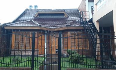 2 departamentos tipo duplex y  1 dto primer piso. Rentados ideal inversor   Financiacion consulte