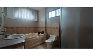 VENDO CASA EN LA GARZOTA 1