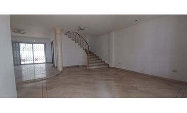 VENDO CASA EN LA GARZOTA 1