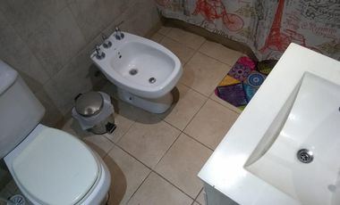 P-H EN DOS PLANTAS EN ESQUINA DE 3 AMBIENTES Y ENTRADA DE AUTO