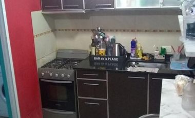 P-H EN DOS PLANTAS EN ESQUINA DE 3 AMBIENTES Y ENTRADA DE AUTO