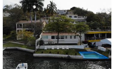 HOTEL EN VENTA A ORILLA DEL LAGO 