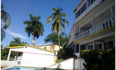 HOTEL EN VENTA A ORILLA DEL LAGO 