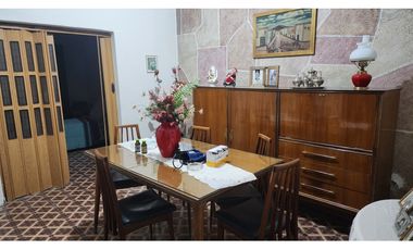 Vendo Casa Barrio Pueyrredon de 4 Dormitorios