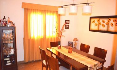 VENDO Chalet 4 amb. - Garage - D BOSCO EXC ESTADO o PMUTO MAYOR VALOR