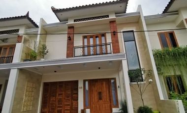 Modern Classic Luxury House in the Middle of Jogja City