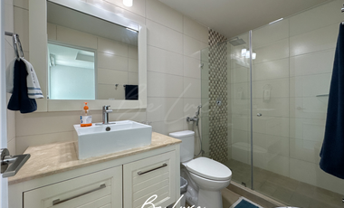 VENDO APARTAMENTO DE PLAYA/ VISTA AL MAR EN SAN CARLOS, PH RIO MAR (2)
