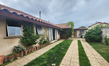 Casa en venta de 4 dorm. El Polo de Machali, buena ubicación