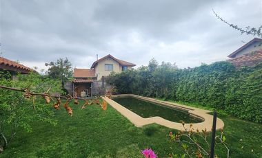 Casa en venta de 4 dorm. El Polo de Machali, buena ubicación