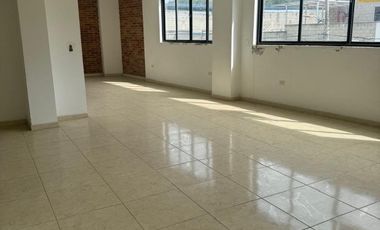 edificio en arriendo en la esmeralda. Cod A215154
