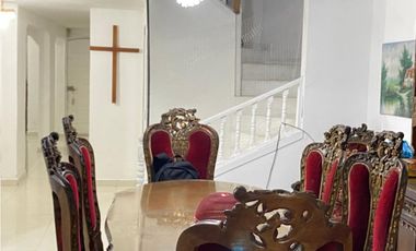 CASA UNIFAMILIAR SANTA MONICA SE PUEDEN CONSTRUIR 5 PISOS