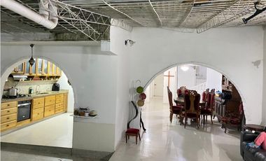 CASA UNIFAMILIAR SANTA MONICA SE PUEDEN CONSTRUIR 5 PISOS
