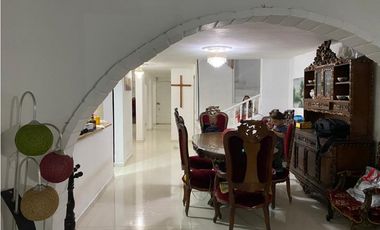 CASA UNIFAMILIAR SANTA MONICA SE PUEDEN CONSTRUIR 5 PISOS