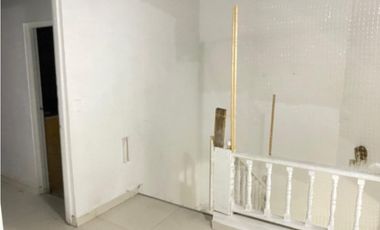 CASA UNIFAMILIAR SANTA MONICA SE PUEDEN CONSTRUIR 5 PISOS