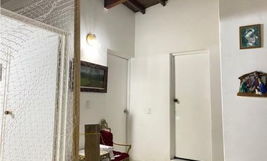 CASA UNIFAMILIAR SANTA MONICA SE PUEDEN CONSTRUIR 5 PISOS