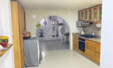 CASA UNIFAMILIAR SANTA MONICA SE PUEDEN CONSTRUIR 5 PISOS