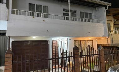CASA UNIFAMILIAR SANTA MONICA SE PUEDEN CONSTRUIR 5 PISOS