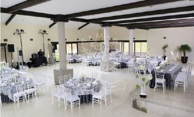 HERMOSA FINCA EN VENTA ACONDICIONADA COMO SALÓN DE EVENTOS MÚLTIPLES.